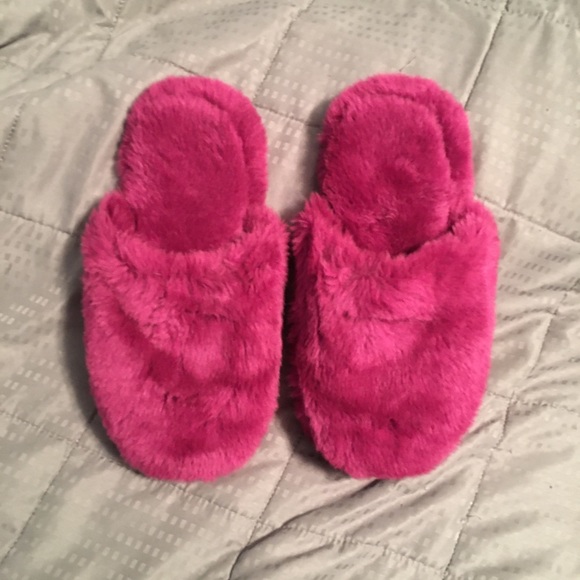 Super Comfy and Warm Slippers - Picture 1 of 5
